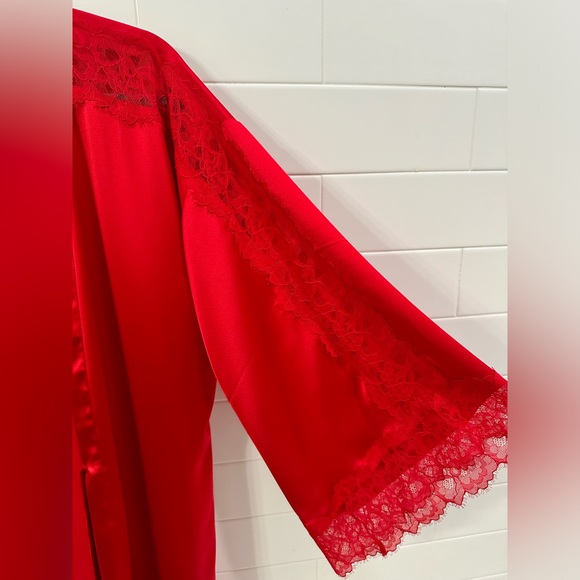 Victoria Secret Red Robe NWT - Picture 4 of 8